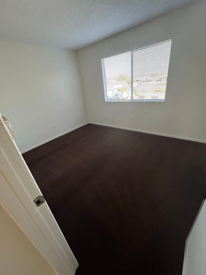 2010 Larcus Ave #02 - Photo 3 of 20