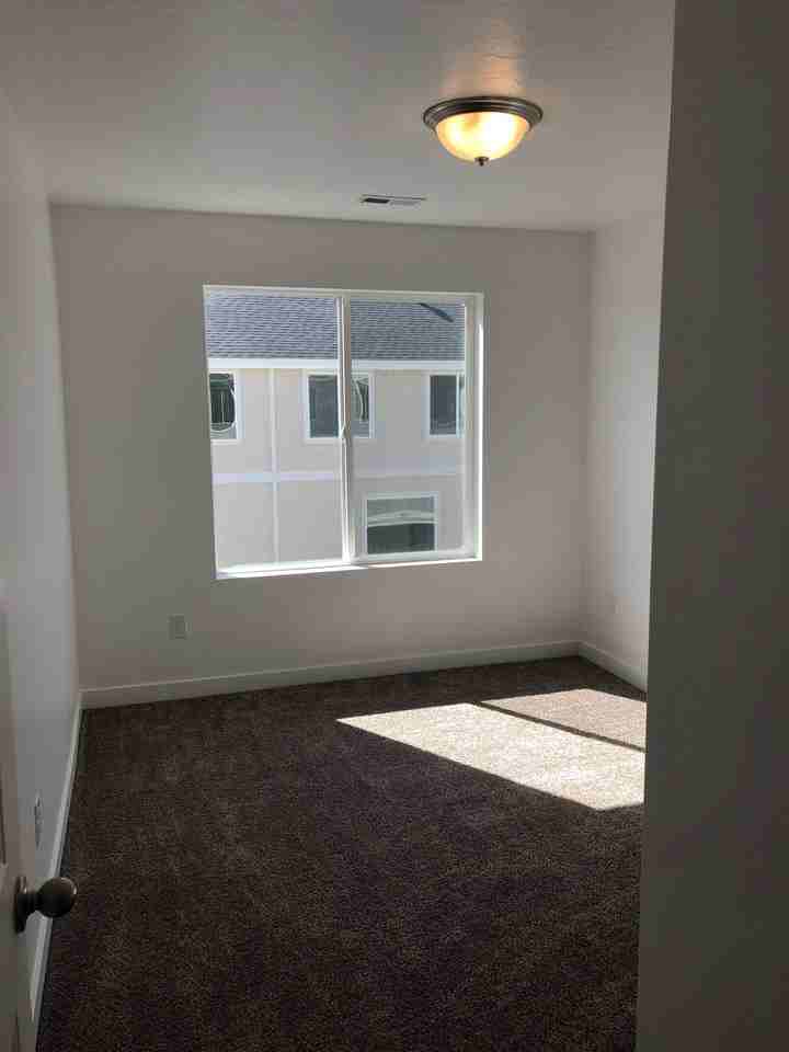 1142 E Hatch Row - Photo 2 of 8