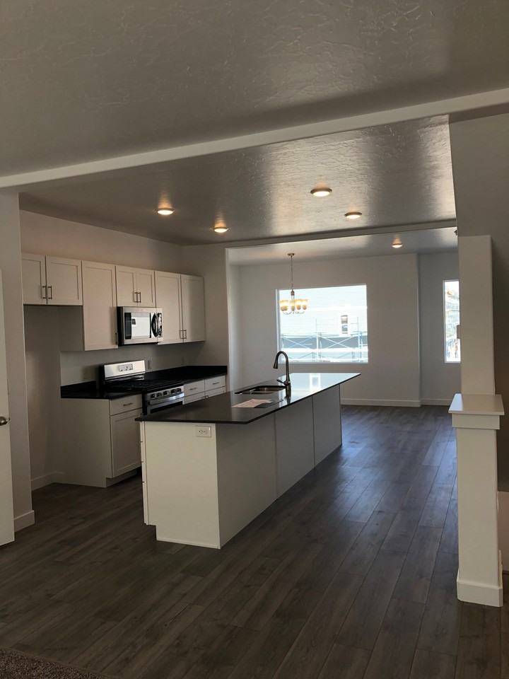 1142 E Hatch Row - Photo 5 of 8