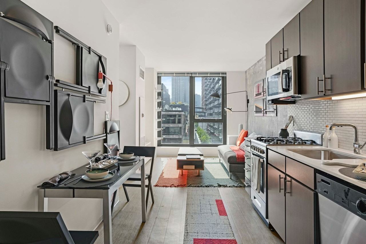 141 W Superior St #27 - Photo 4 of 16