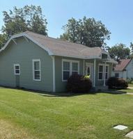 featured image of 906 Center St