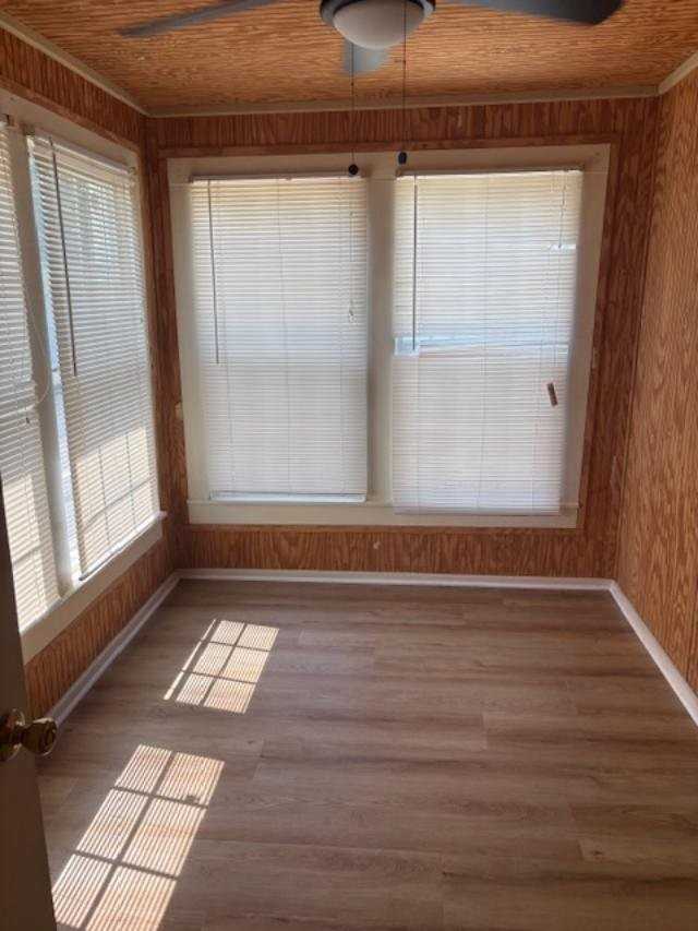 906 Center St - Photo 7 of 9