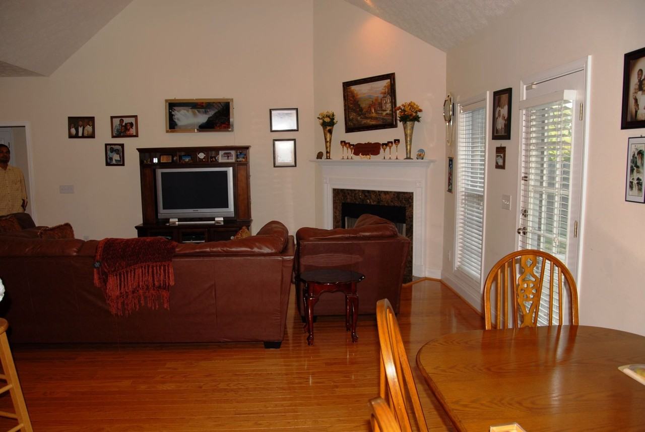 2386 Morgan Dr - Photo 3 of 7