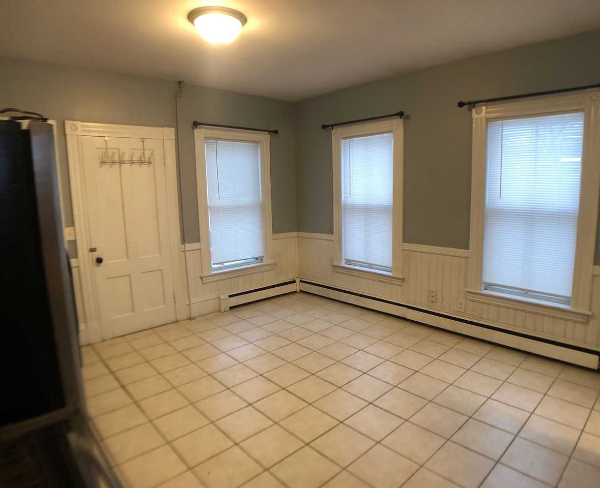 42 Tyler St #1 - Photo 3 of 12