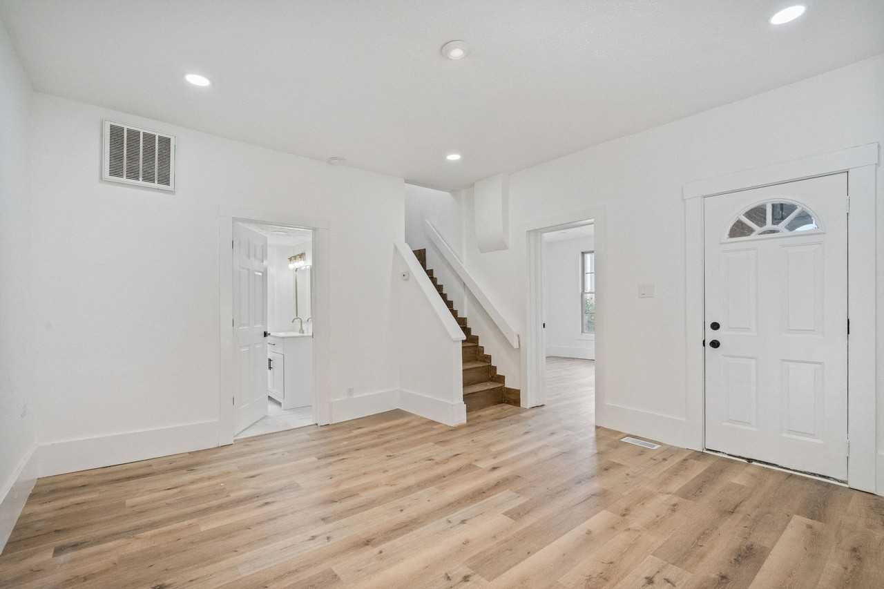 634 S Union St - Photo 2 of 15