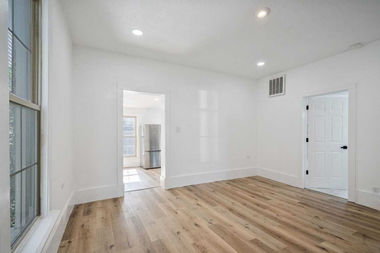 634 S Union St - Photo 3 of 15