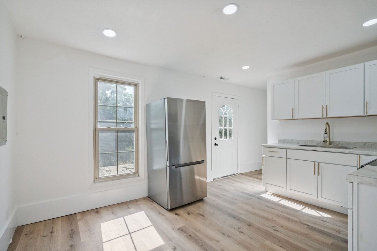 634 S Union St - Photo 4 of 15