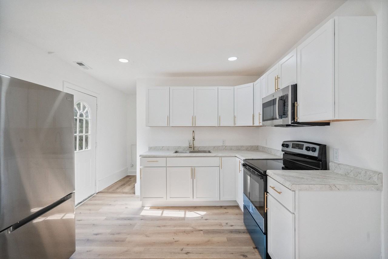 634 S Union St - Photo 5 of 15