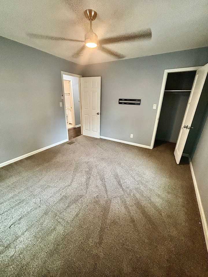 2425 Greeley Ave - Photo 4 of 11