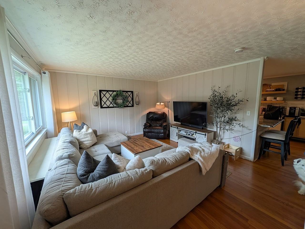 4208 Lonas Dr - Photo 3 of 12