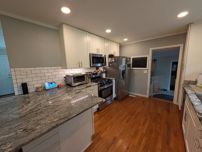 4208 Lonas Dr - Photo 7 of 12