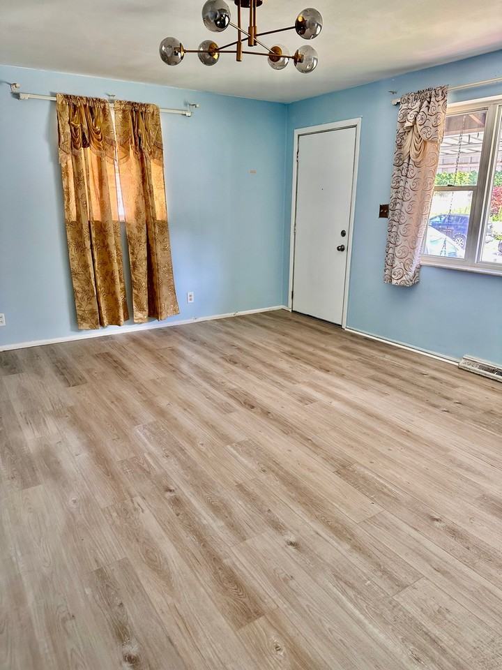 2498 Garrison Dr - Photo 2 of 16