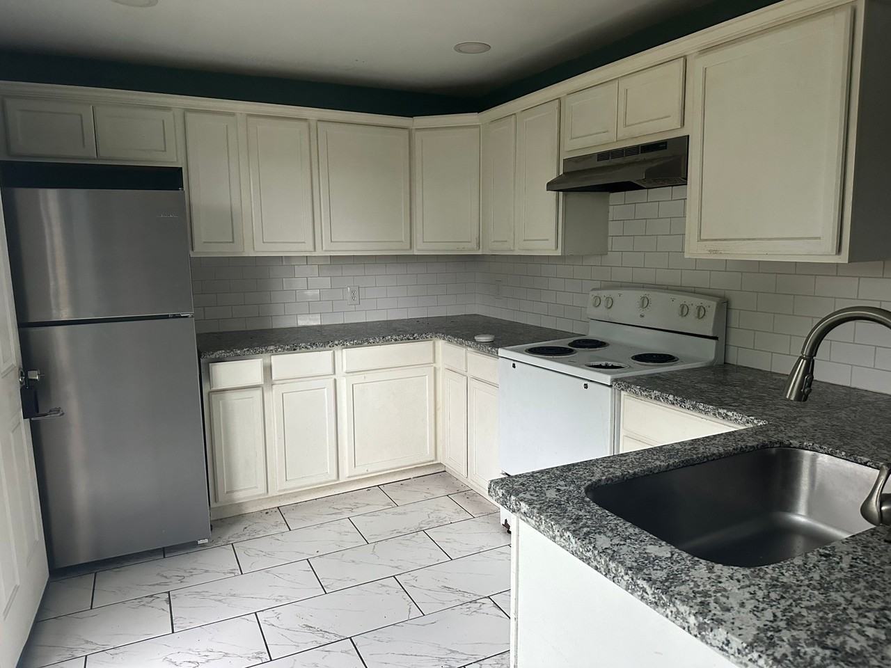 312 10th St N - Photo 2 of 7