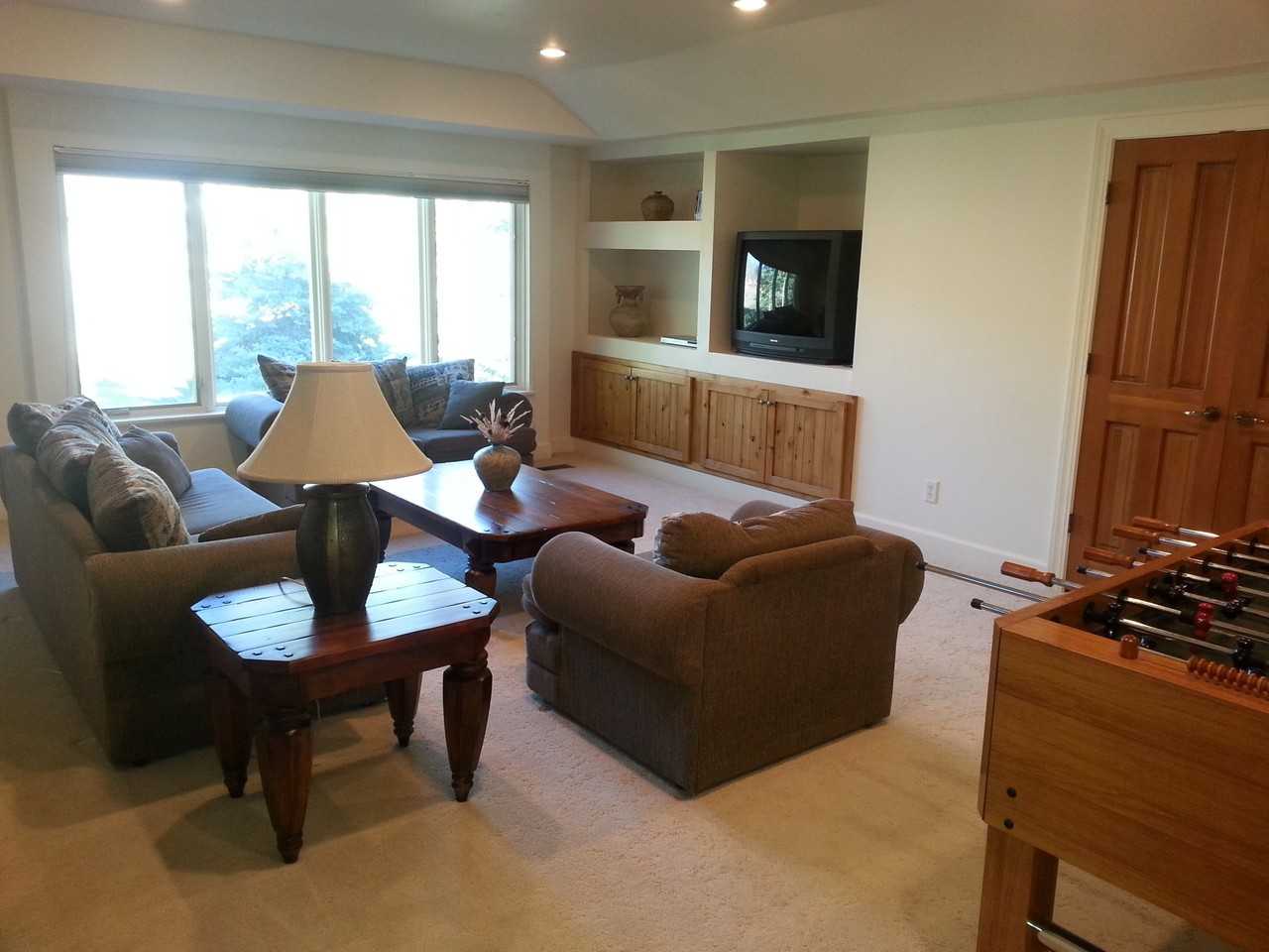 1149 Matterhorn Ct - Photo 3 of 12