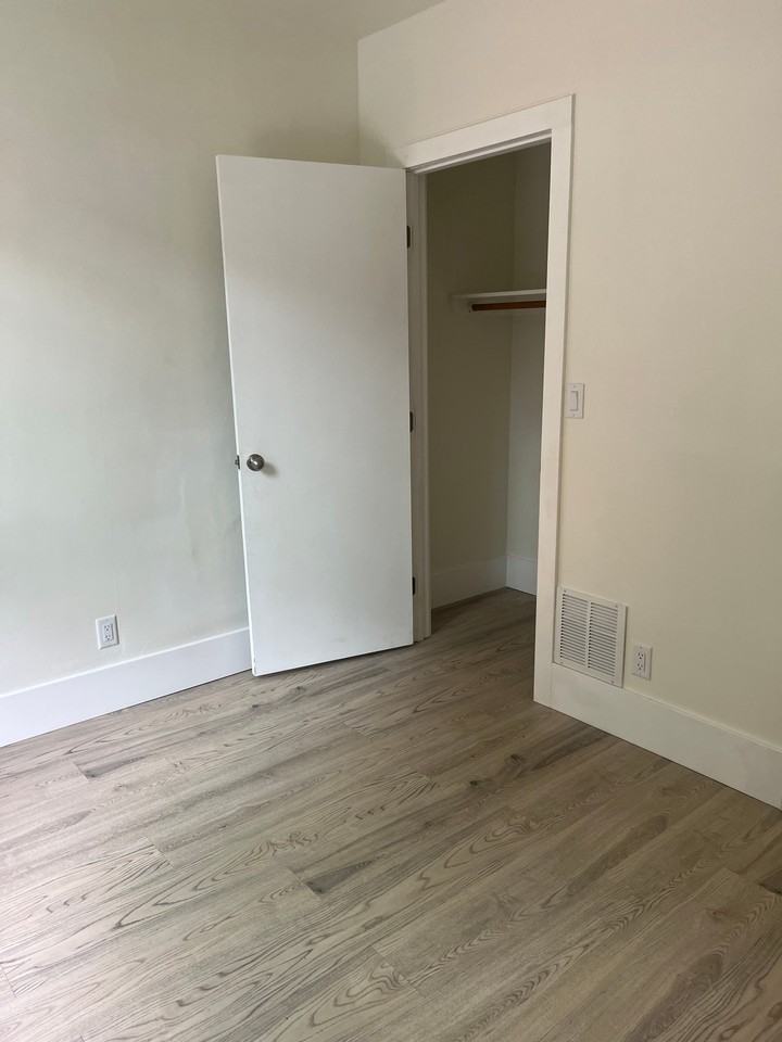 843 S Roberta St #A - Photo 7 of 10