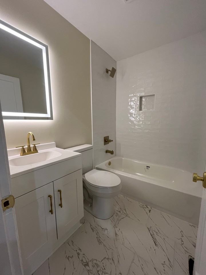 114 S Bayly Ave #1 - Photo 5 of 9