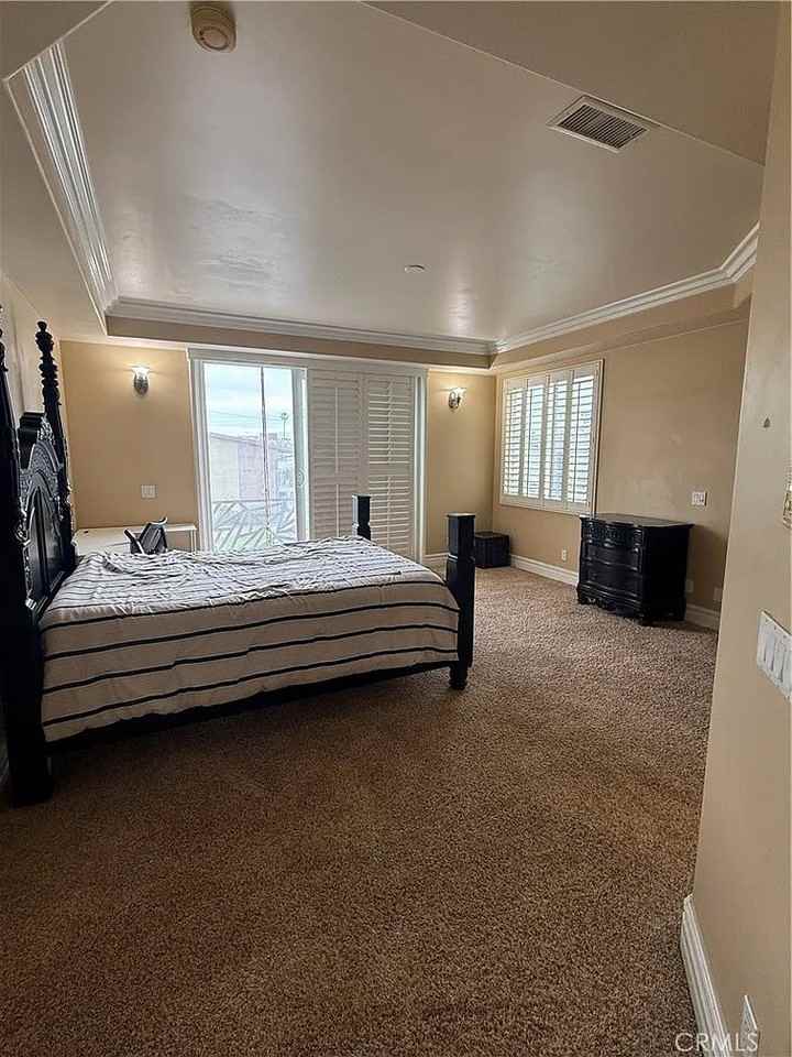 211 Chicago Ave - Photo 2 of 20