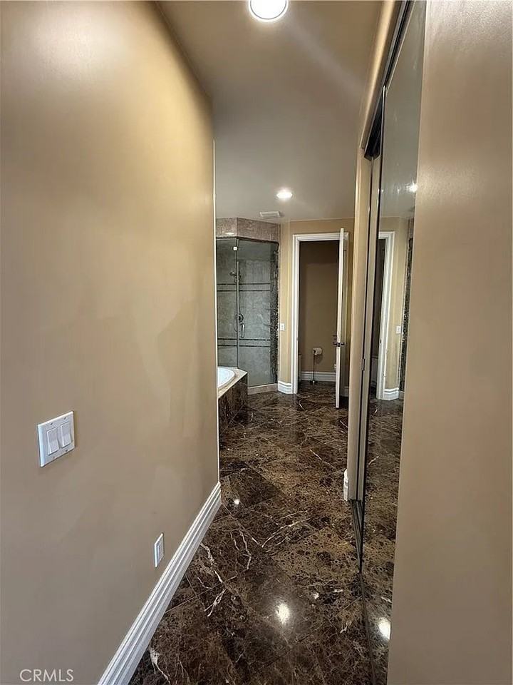211 Chicago Ave - Photo 3 of 20