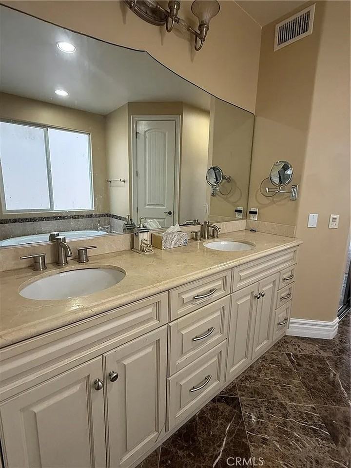 211 Chicago Ave - Photo 6 of 20