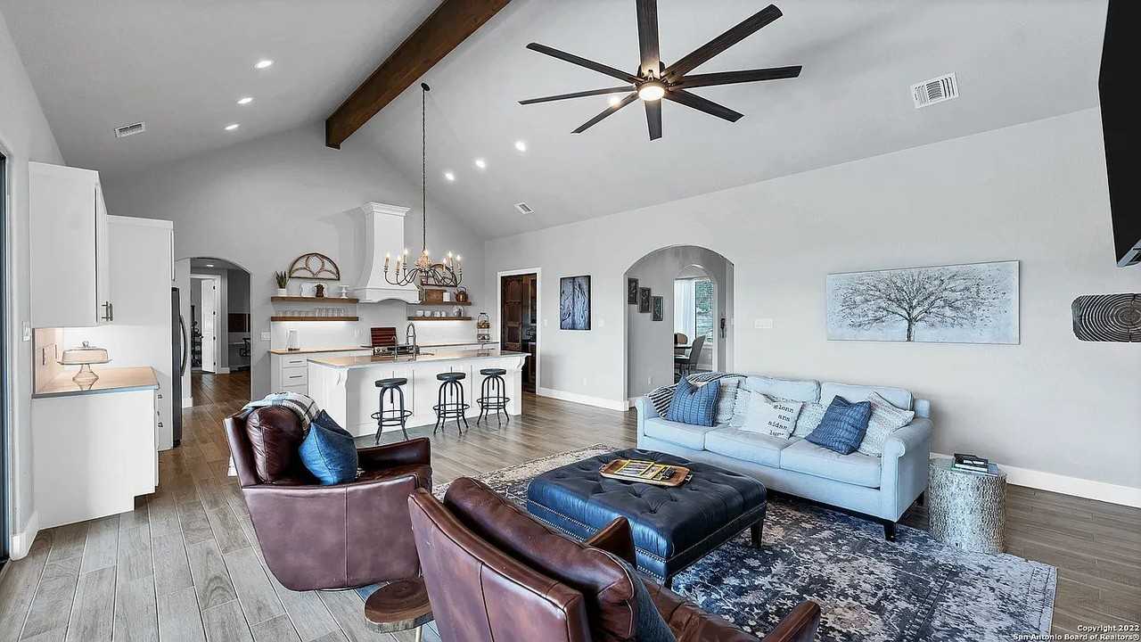 590 Red Rose St - Photo 7 of 20