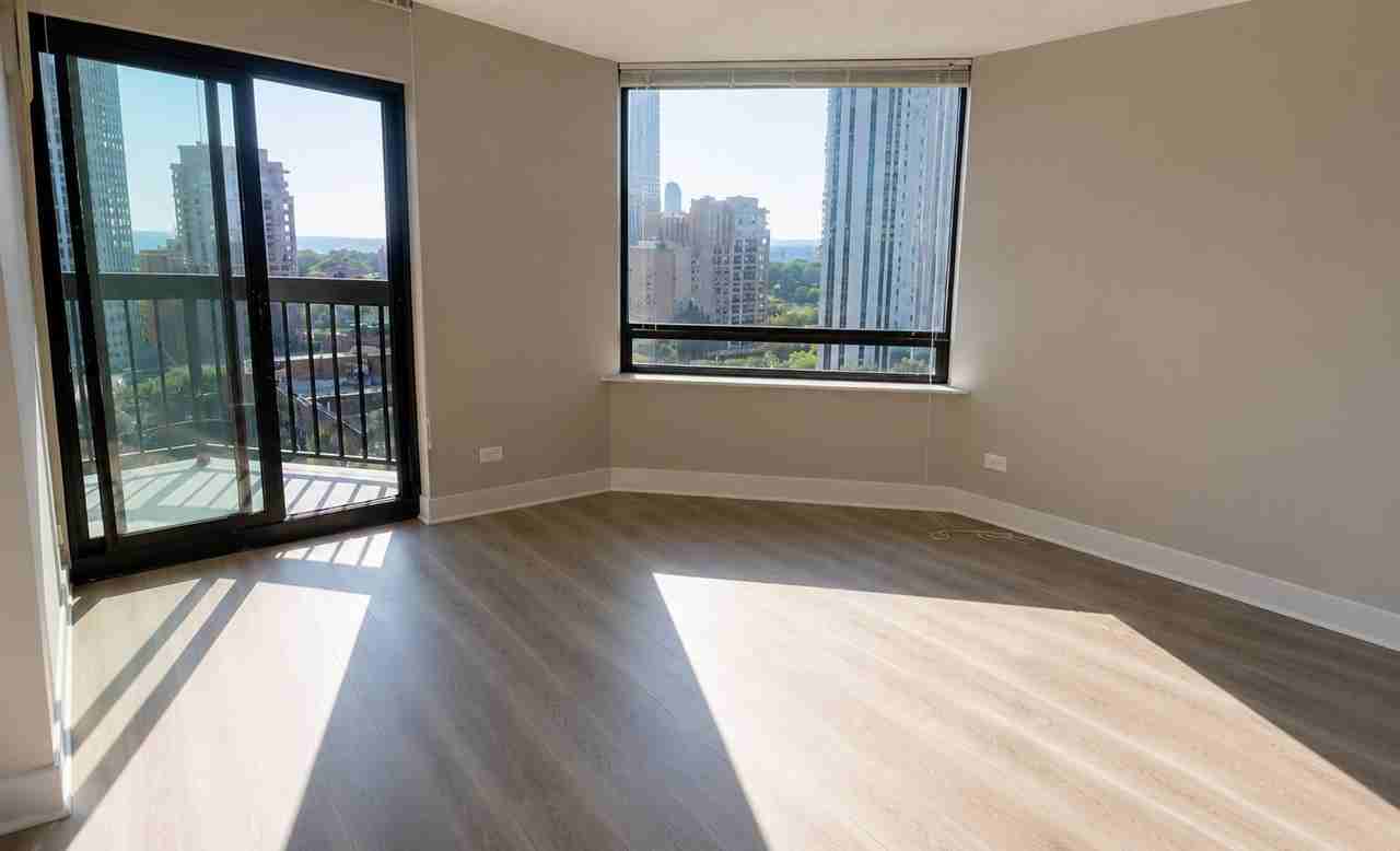 2500 N Clark St - Photo 4 of 7