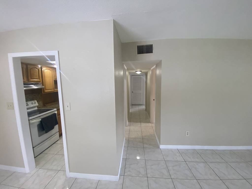 4001 W Comanche Ave - Photo 4 of 12