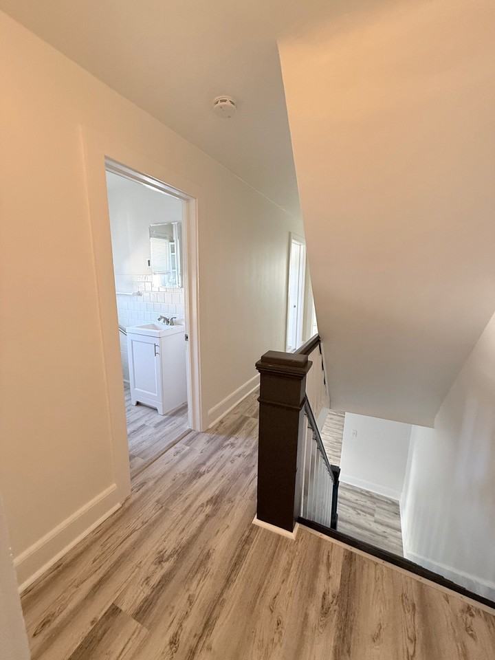211 Oakwood Ave - Photo 6 of 10