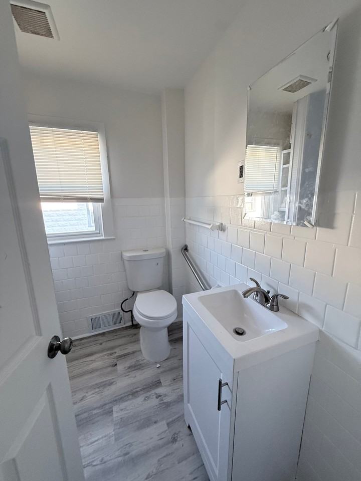 211 Oakwood Ave - Photo 7 of 10