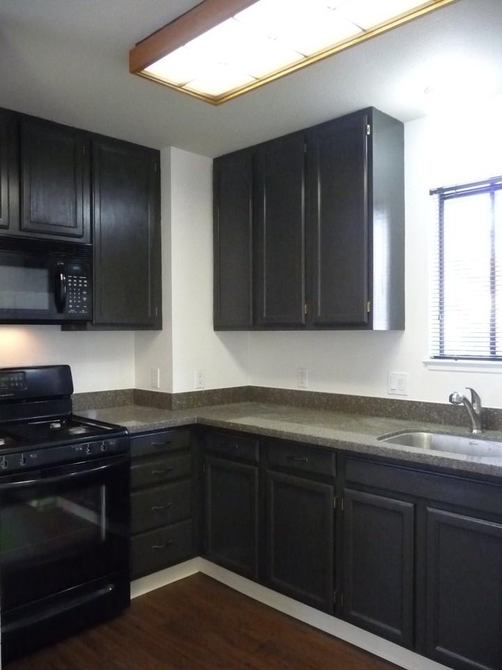 1646 Prince St - Photo 3 of 9
