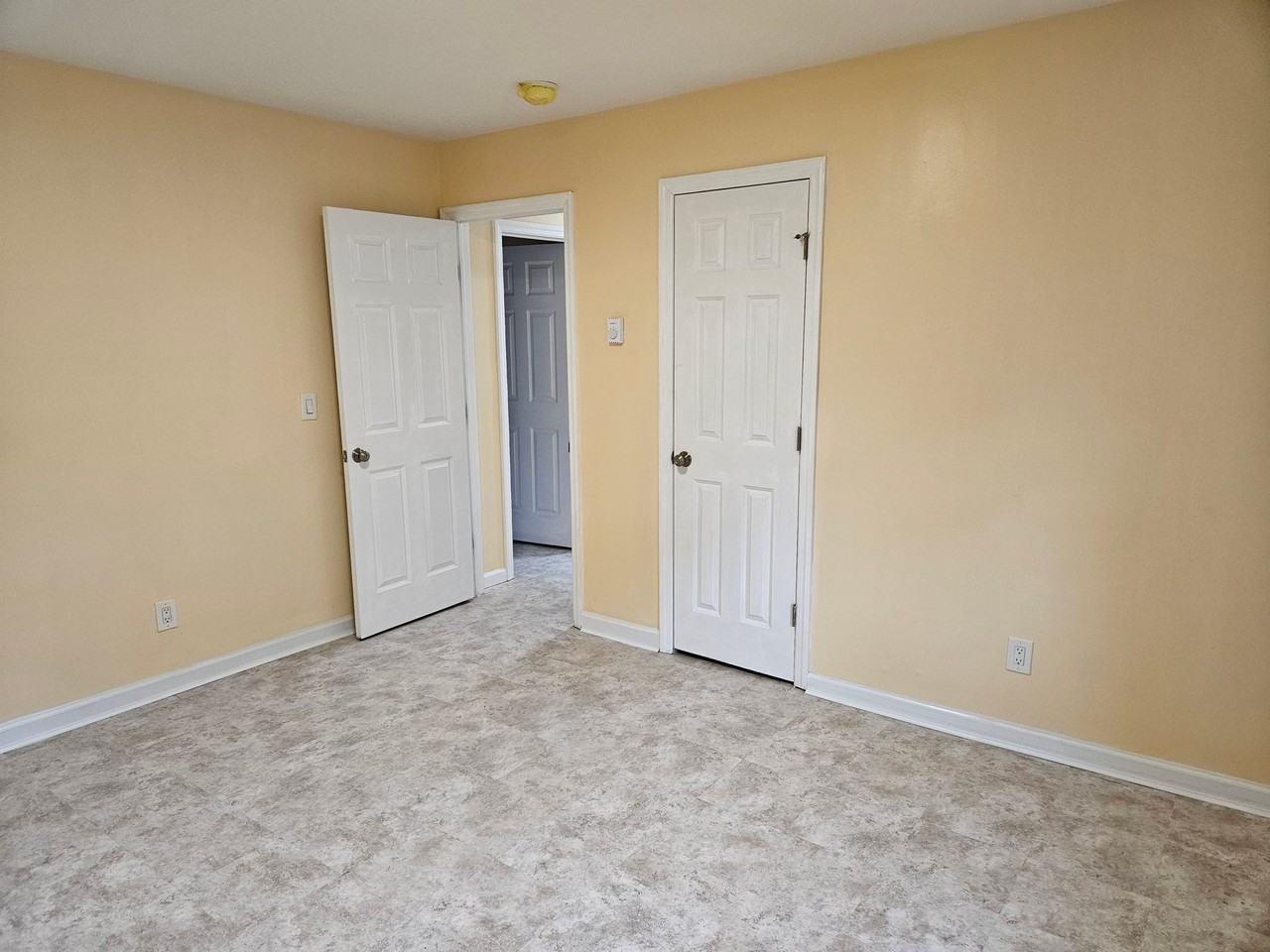 1455 E Forks Rd #1 - Photo 3 of 8