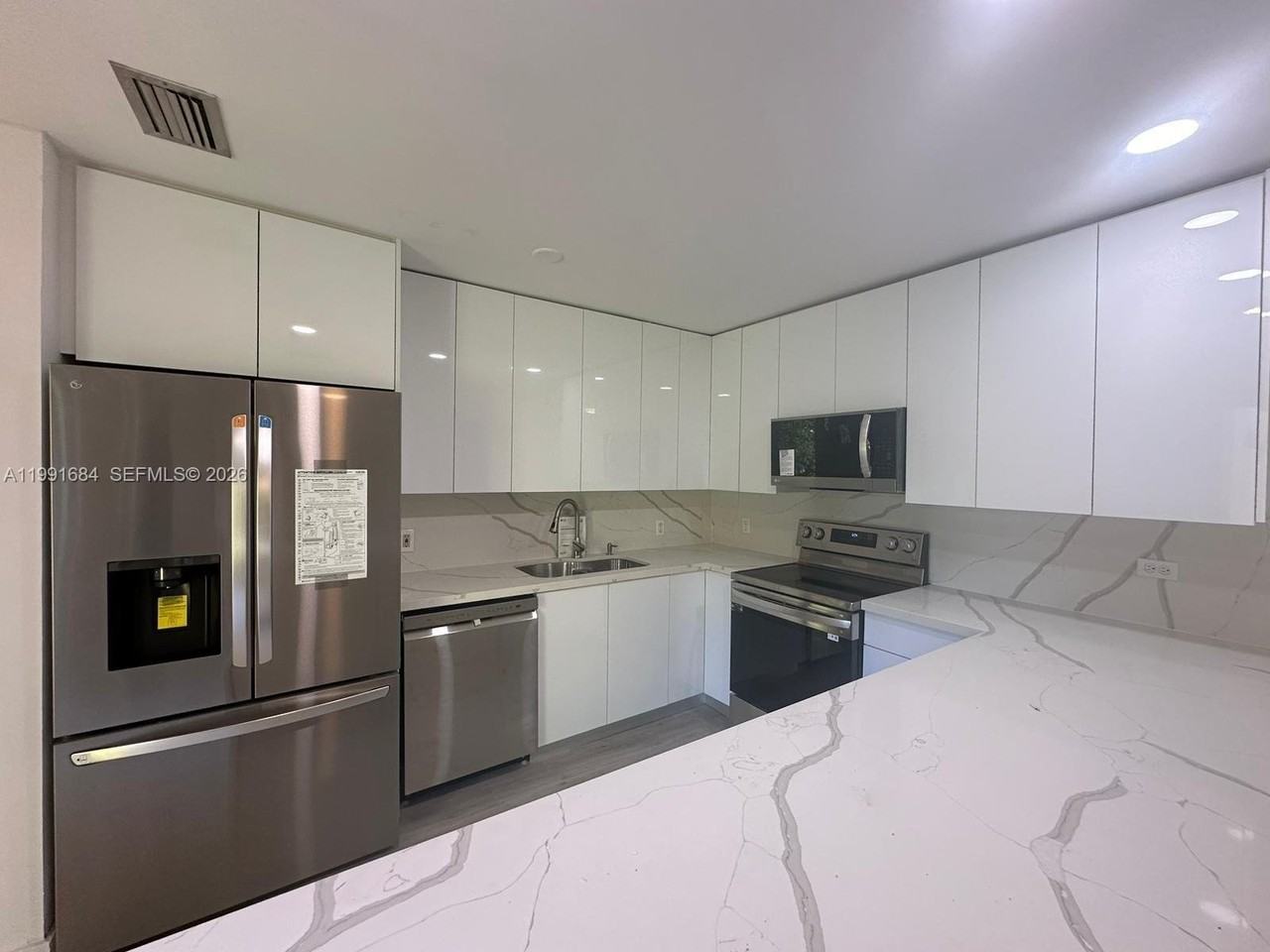 3755 Oak Ave - Photo 3 of 7