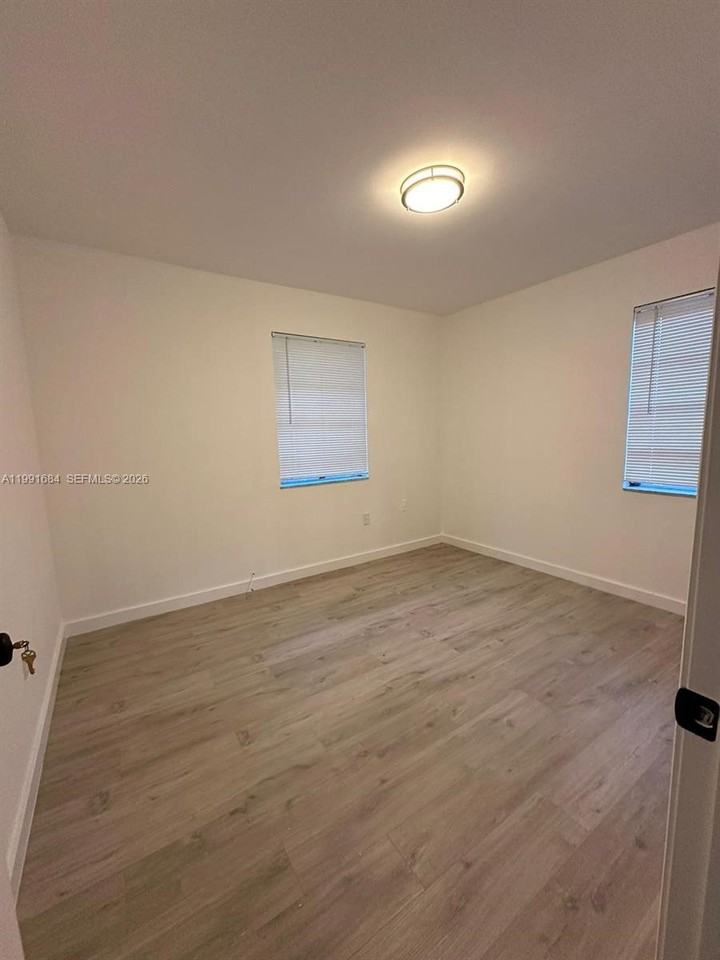 3755 Oak Ave - Photo 5 of 7
