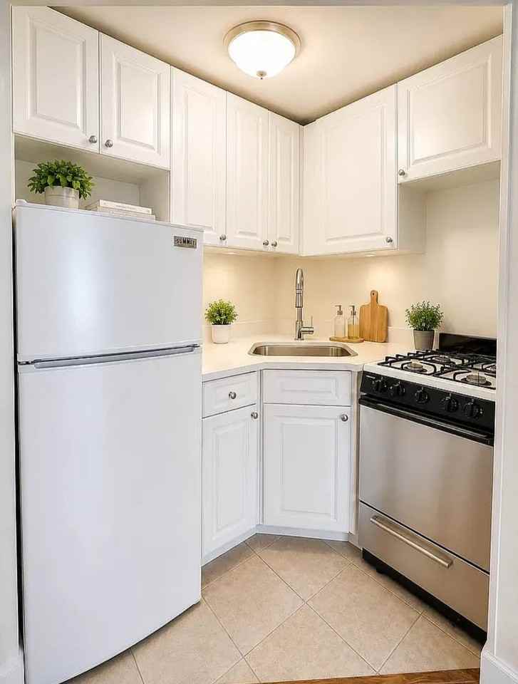 W 73rd St #4 - Photo 3 of 3