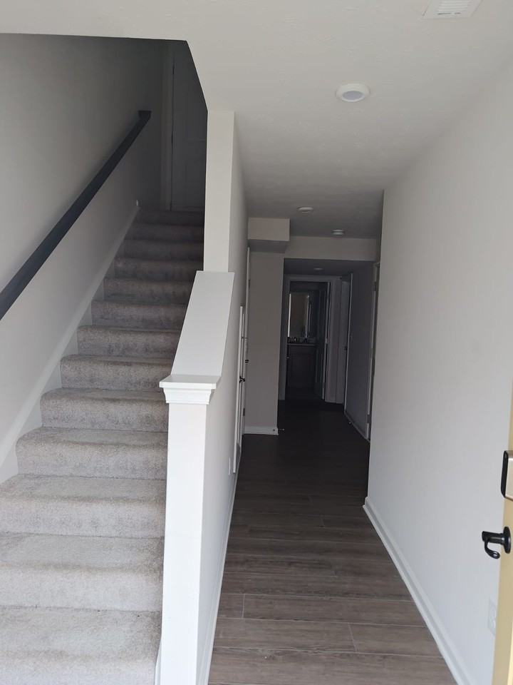 1048 Steamboat Dr - Photo 3 of 15