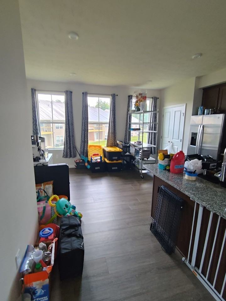 1048 Steamboat Dr - Photo 5 of 15