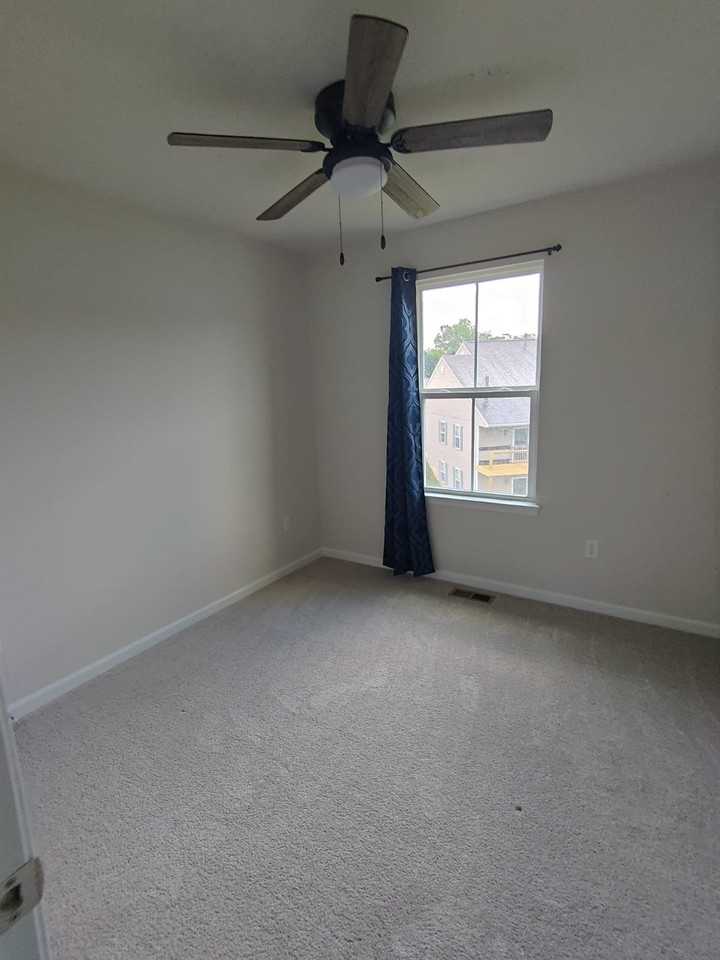 1048 Steamboat Dr - Photo 7 of 15