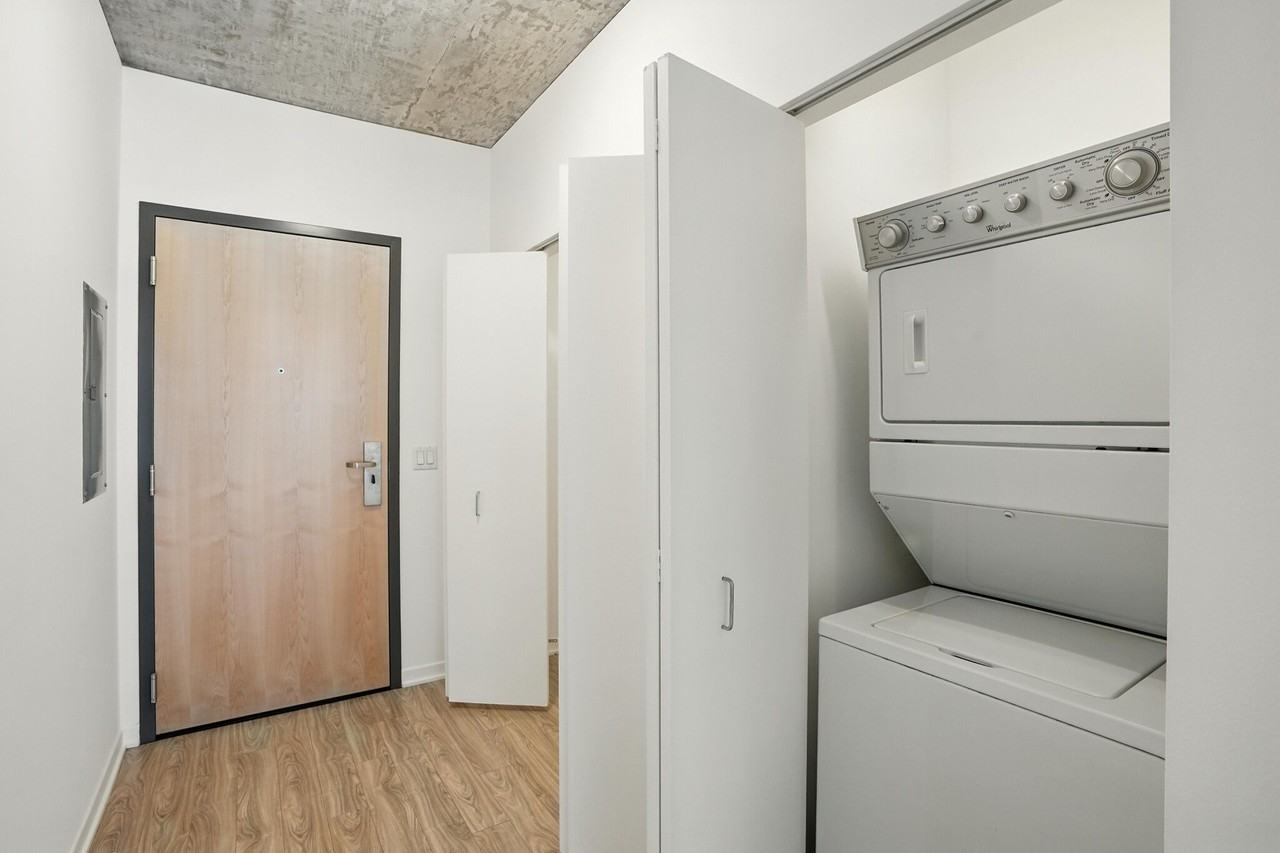 1343 S Wabash Ave - Photo 7 of 15