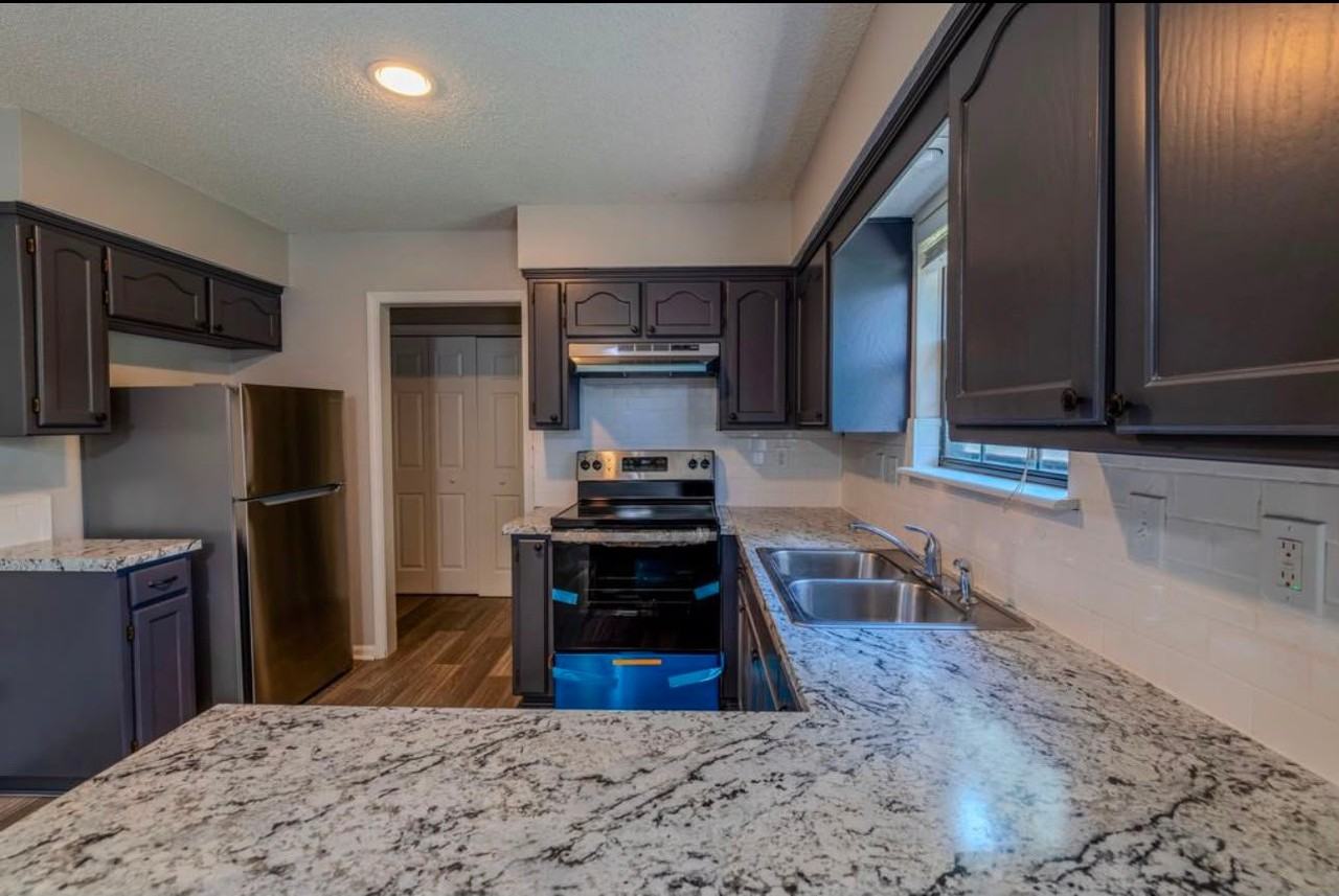 6809 W 149th Ter - Photo 2 of 16