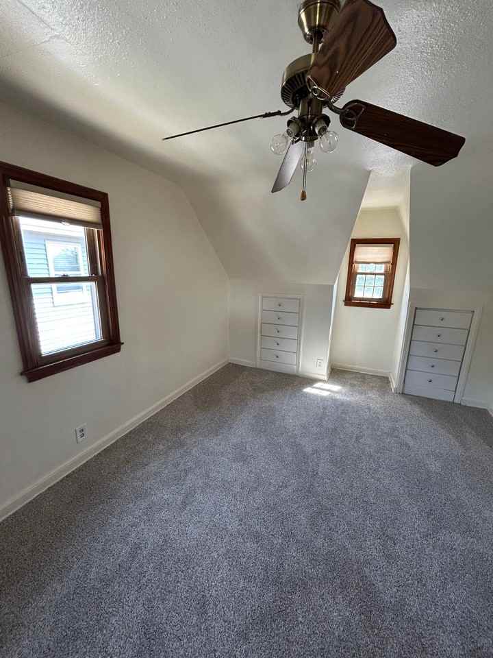 2745 S 68th St - Photo 5 of 18