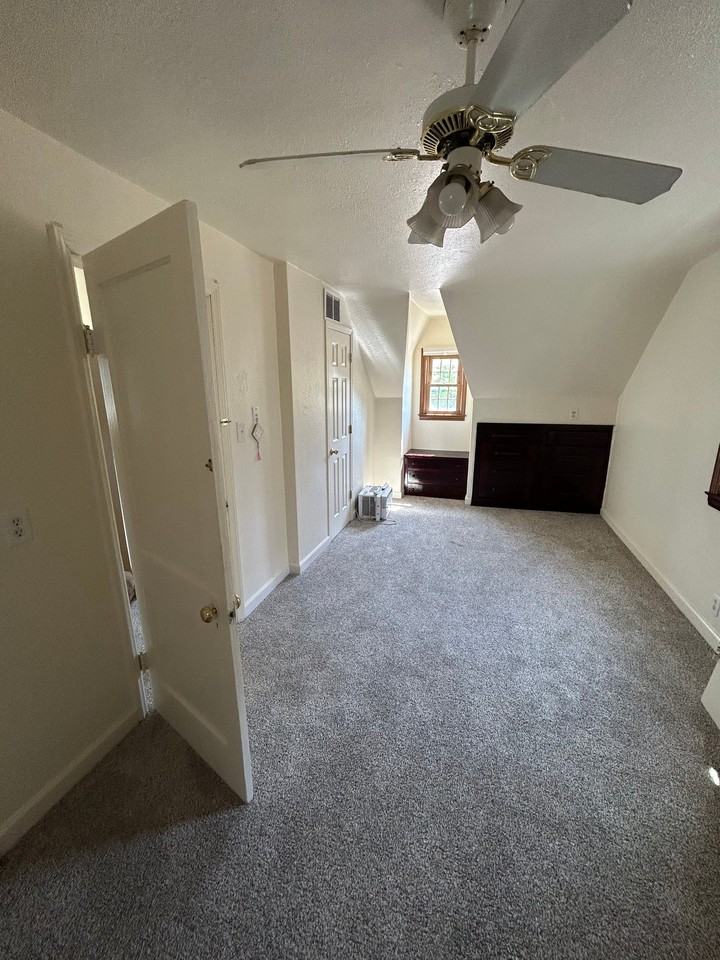 2745 S 68th St - Photo 6 of 18
