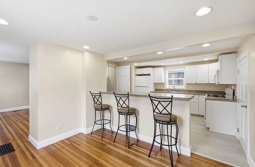 98 Grove St - Photo 5 of 13
