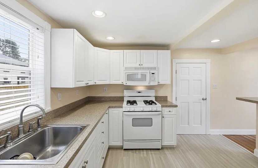 98 Grove St - Photo 7 of 13
