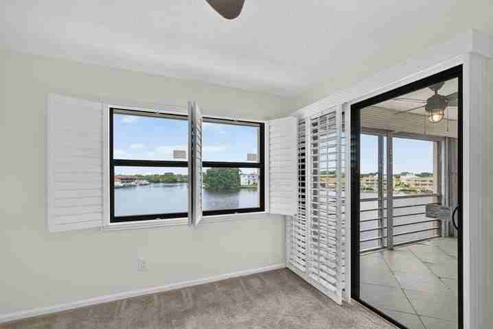 313 Lake Cir - Photo 2 of 8