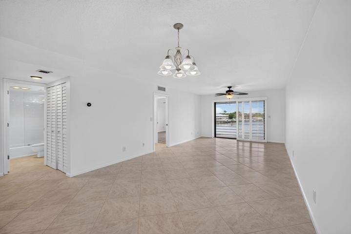 313 Lake Cir - Photo 4 of 8