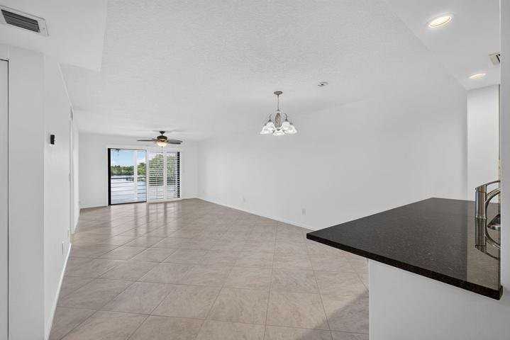 313 Lake Cir - Photo 7 of 8