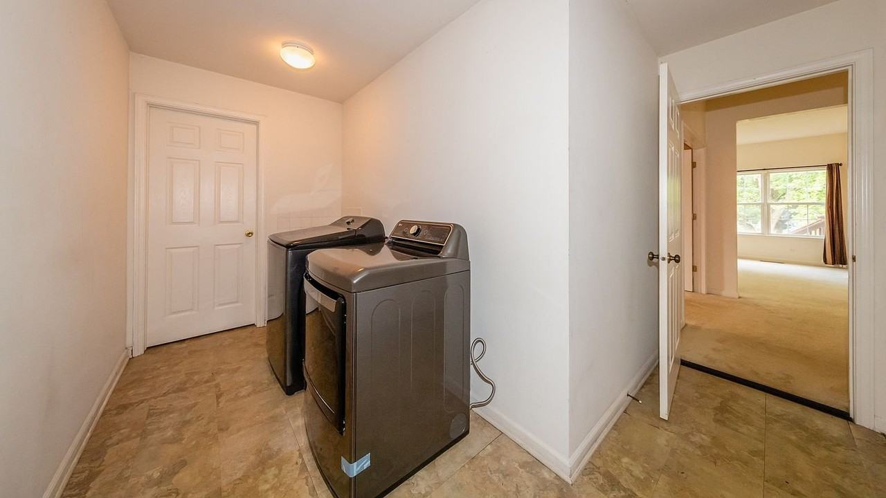 2803 Bluewater Cir - Photo 3 of 19