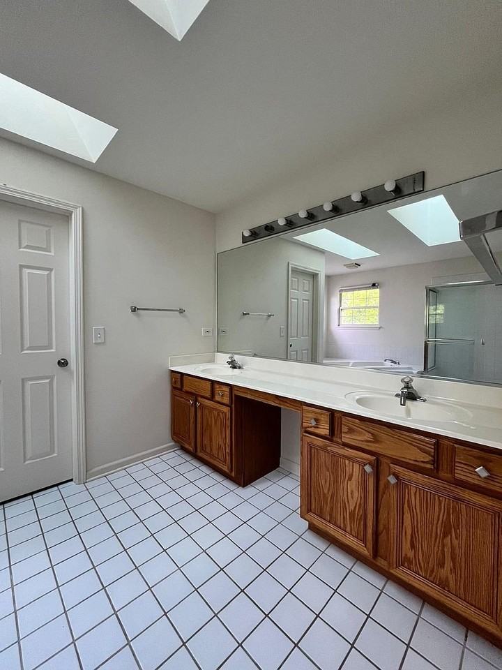 2803 Bluewater Cir - Photo 5 of 19