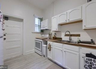 302 N Lime St #2 - Photo 6 of 10