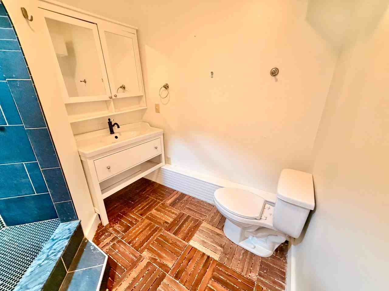 119 W Main St #H - Photo 7 of 11