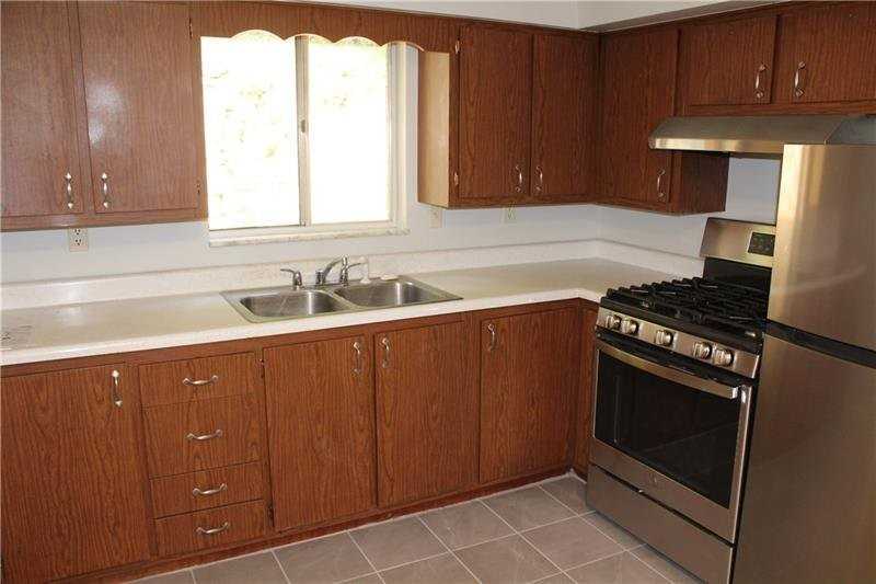 1415 Pine Hollow Rd - Photo 5 of 19
